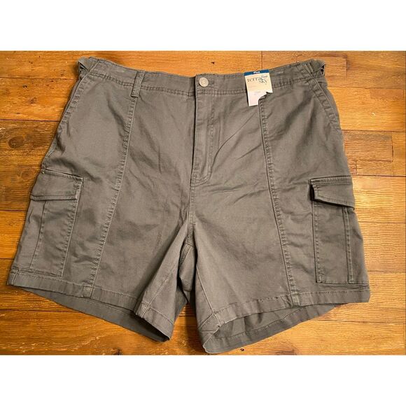 Terra & Sky Pants - Terra & Sky 18W plus size NWT high rise shorts green cargo